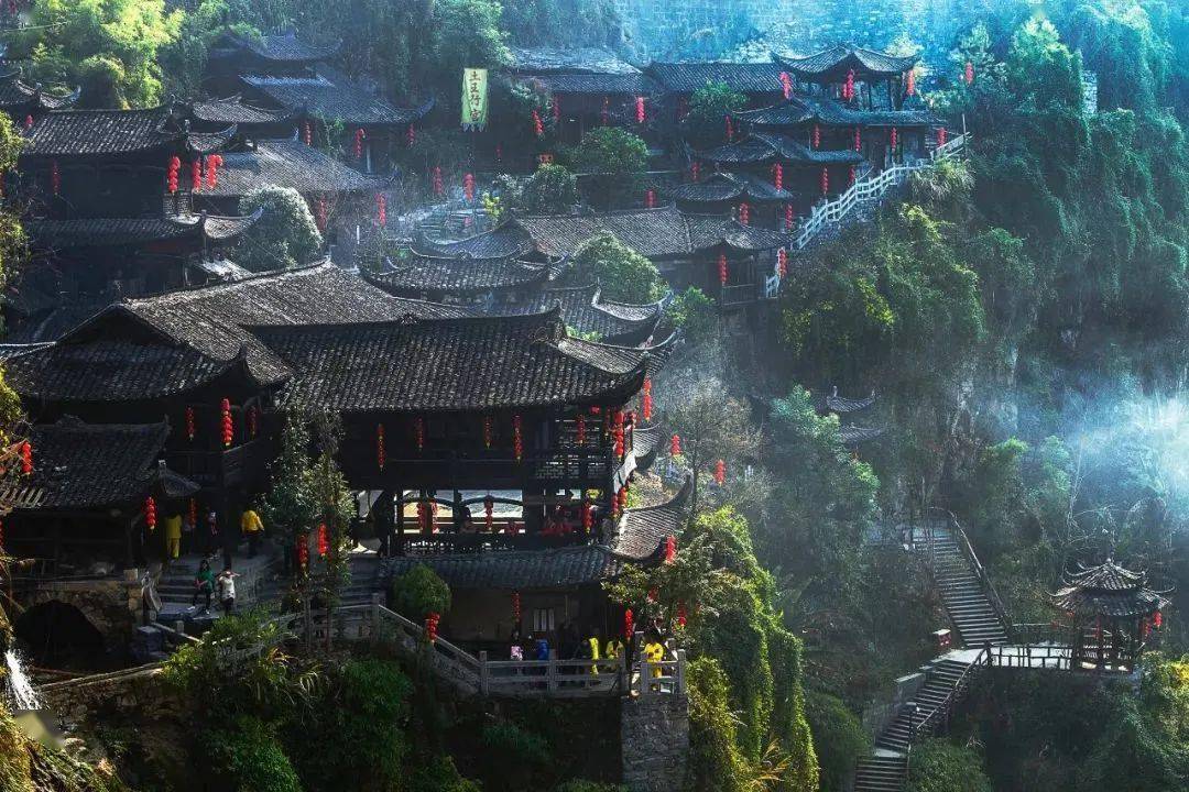 【攻略】湘西仙境,挂在瀑布上的千年古镇芙蓉镇