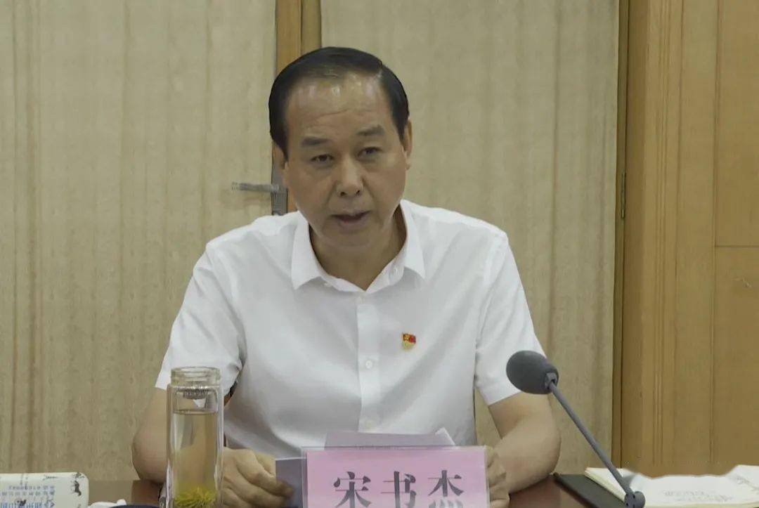 郑州市人大常委会副主任,荥阳市委书记宋书杰要求,要正视差距,切实