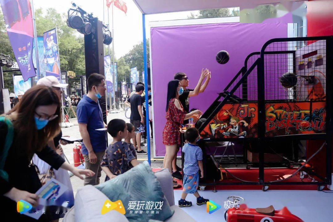 好时光游戏节市集在33大厦开业第二天打卡狂欢不散场