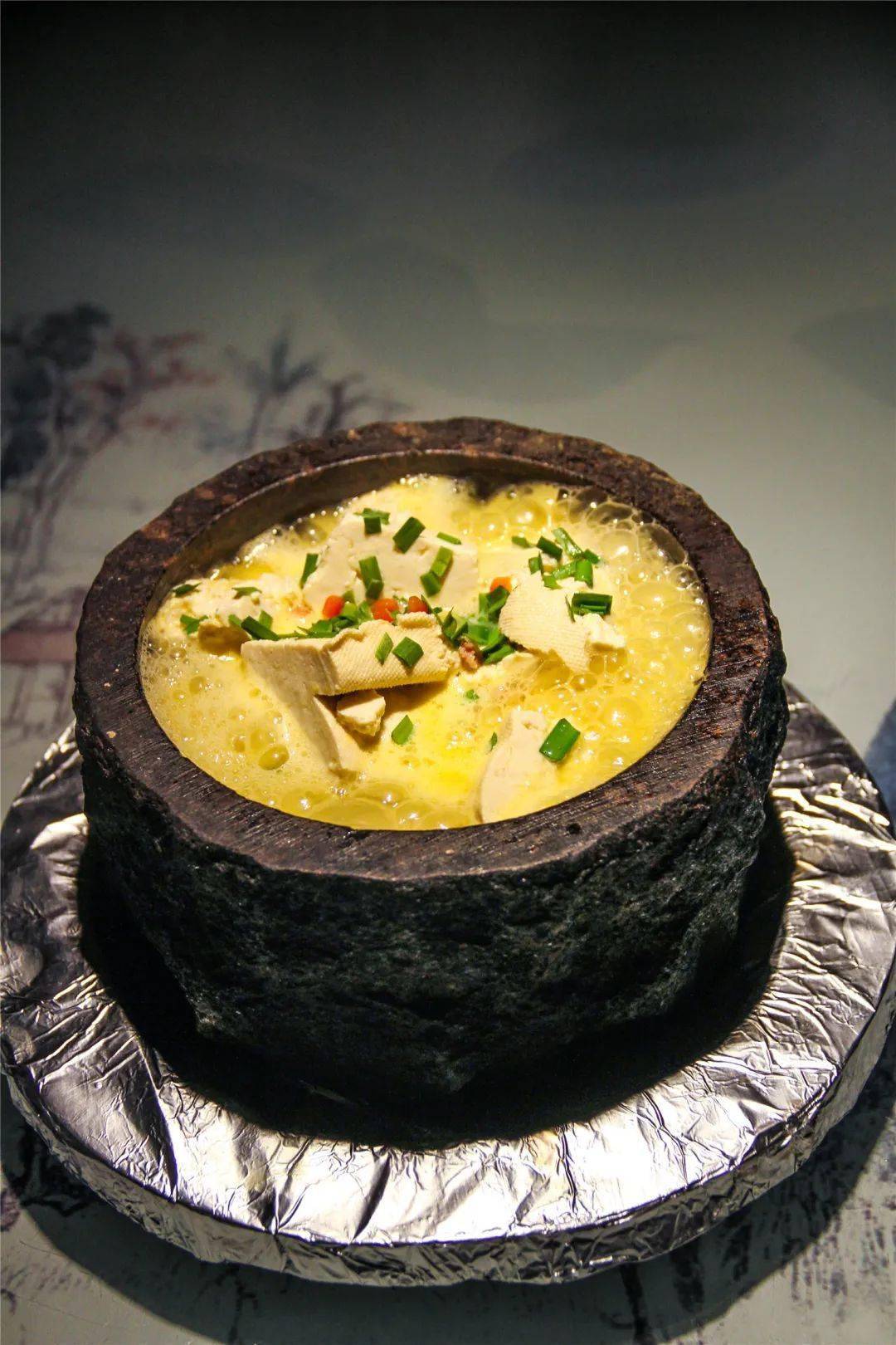 明湖传统烤鸭 香酥牛舌鱼 干煸盐酥鸡 小白菜烩蛤肉 石锅老豆腐 .