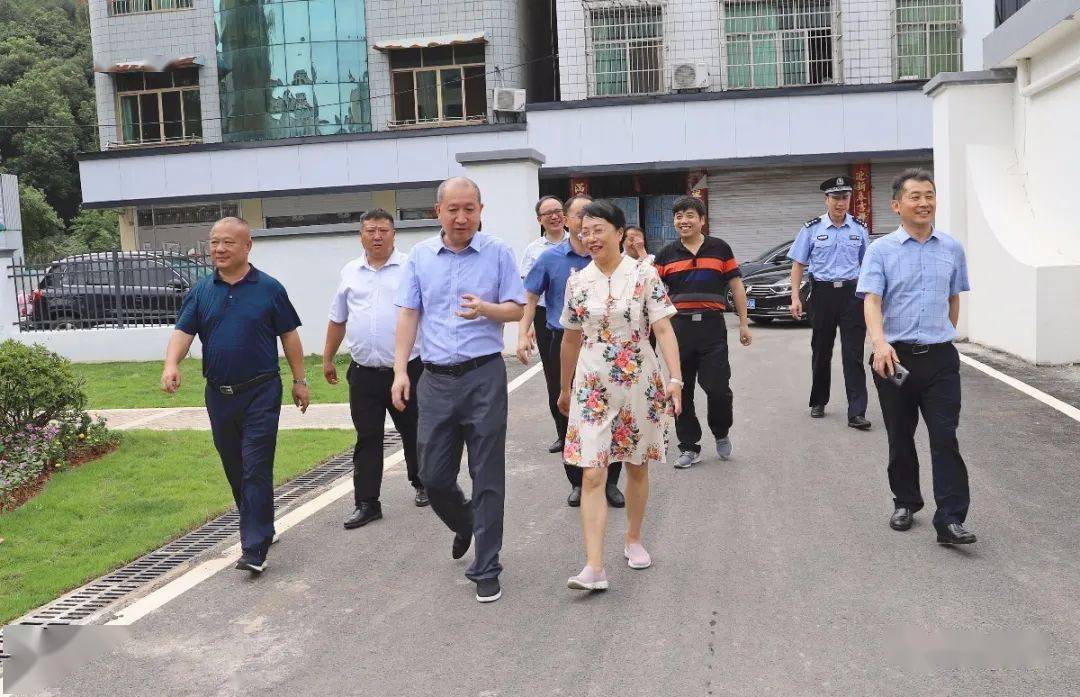 8月24日下午,市长刘锋率市直相关部门到富祥生物医药项目建设现场办公