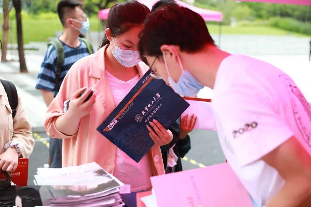 多图全景带你直击2020级研究生报到现场