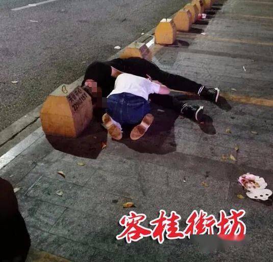唔饮得就米饮啦陈村一男子醉酒睡在路中间姿势销魂