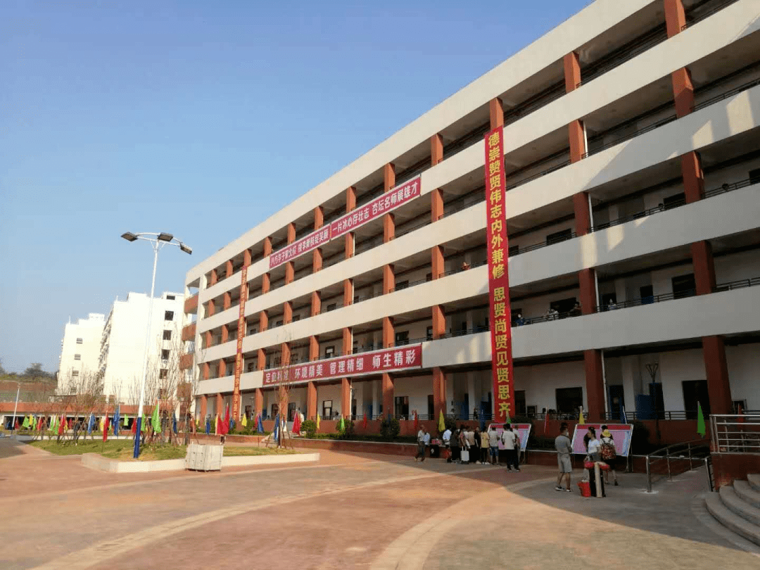 入学啦!麻双"折翼天使"钟华强在南康中学北校区开启新征程