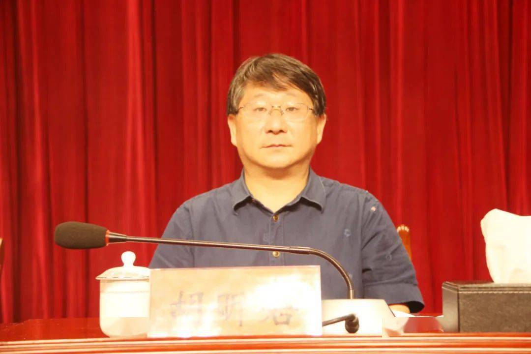 县教育局党委书记,局长毛永总结回顾了上半年全县教育工作成绩,分析