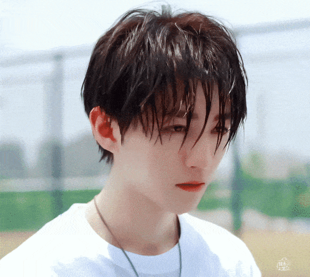 篮球学长王俊凯帅气上线来自校草的颜值暴击