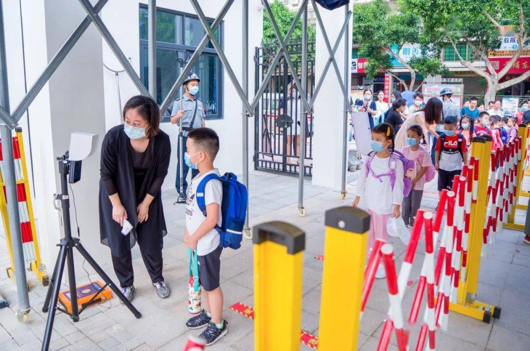 直击思明区中小学,幼儿园 开学第一天 会展南小学  一早会展南小 