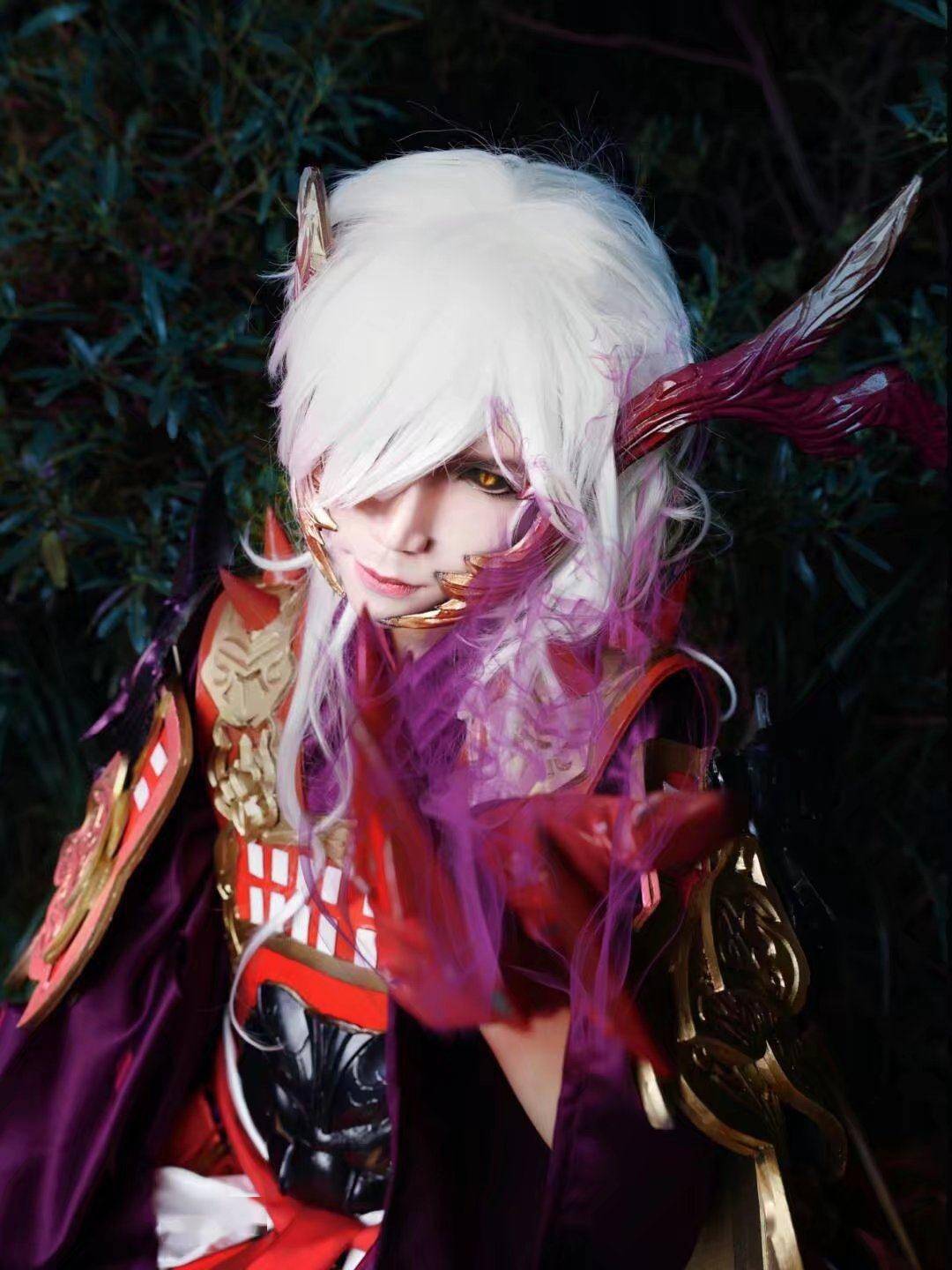 角色名:茨木童子 cn:coser-梅花雨这套片子呢~是大夏天的时候拍的