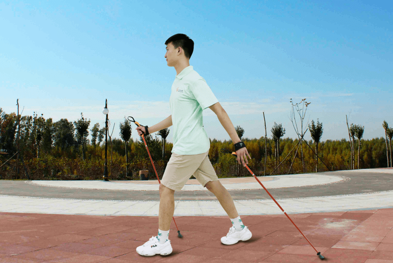 持杖健走(三)提高健走效率,预防运动损伤,这种健走姿势一定要会!
