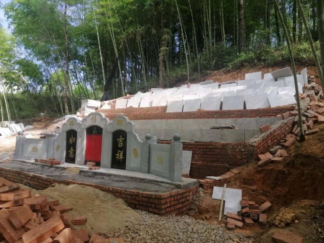 现场私建骨灰堂乱搭铁皮棚武平多部门迅速拆除