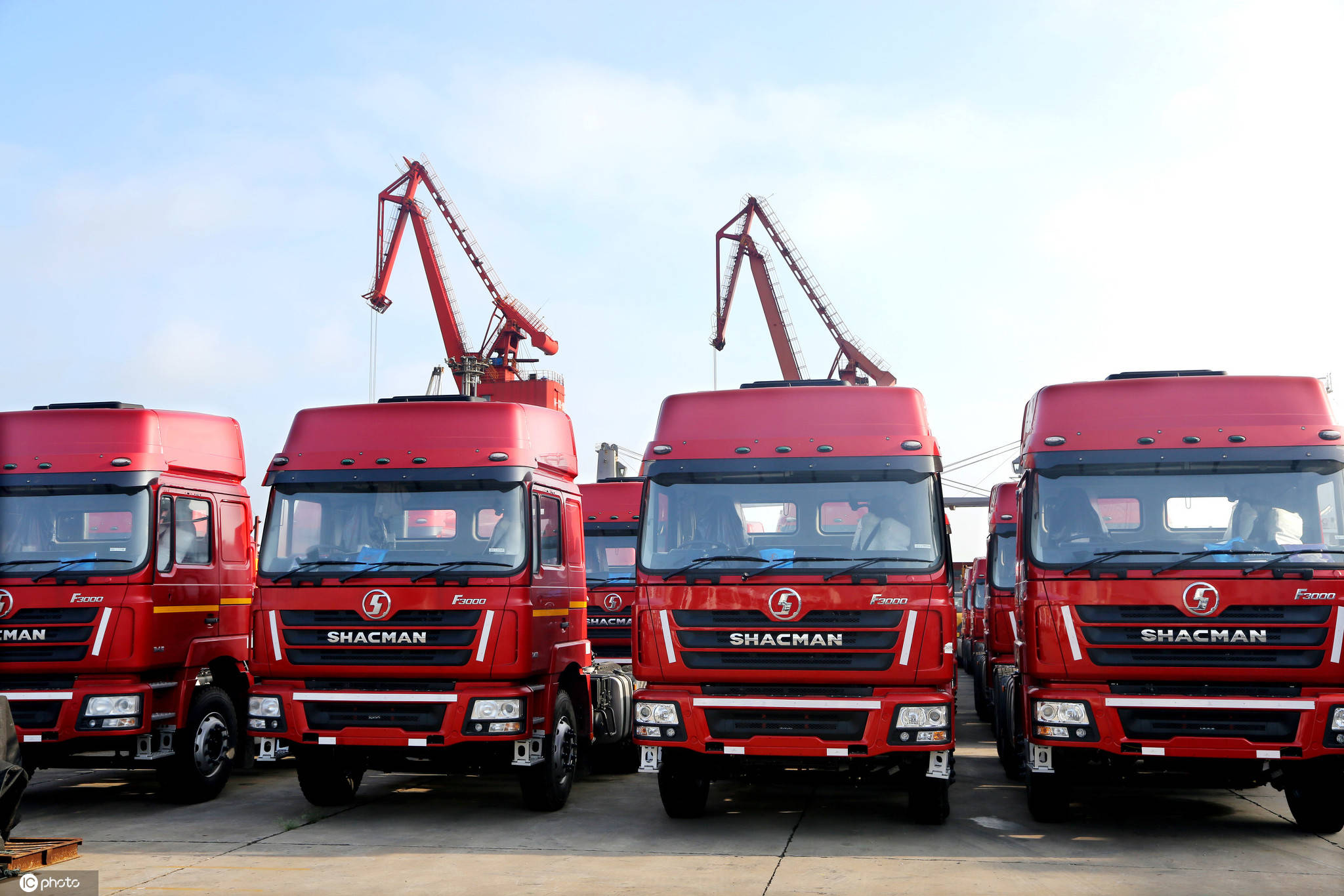 江苏连云港港集装箱码头忙碌028月中国pmi为510