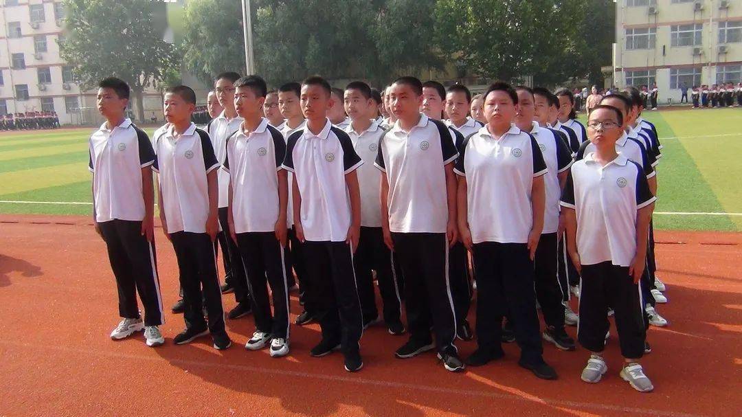 小学生立正稍息分解图-千图网