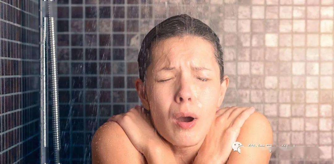 冷水浴妨碍长肌肉热水浴加剧急性伤运动后你到底该怎么洗澡