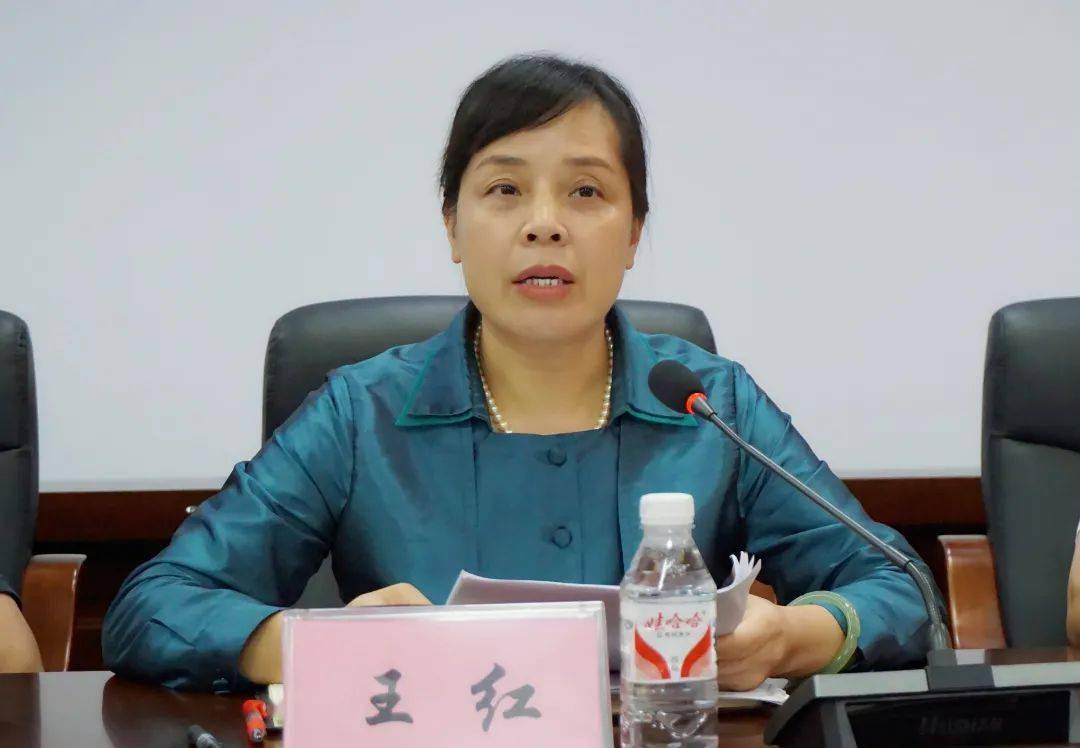 局长王红传达了2020年全区民政重点工作推进会议上厅领导的讲话精神.