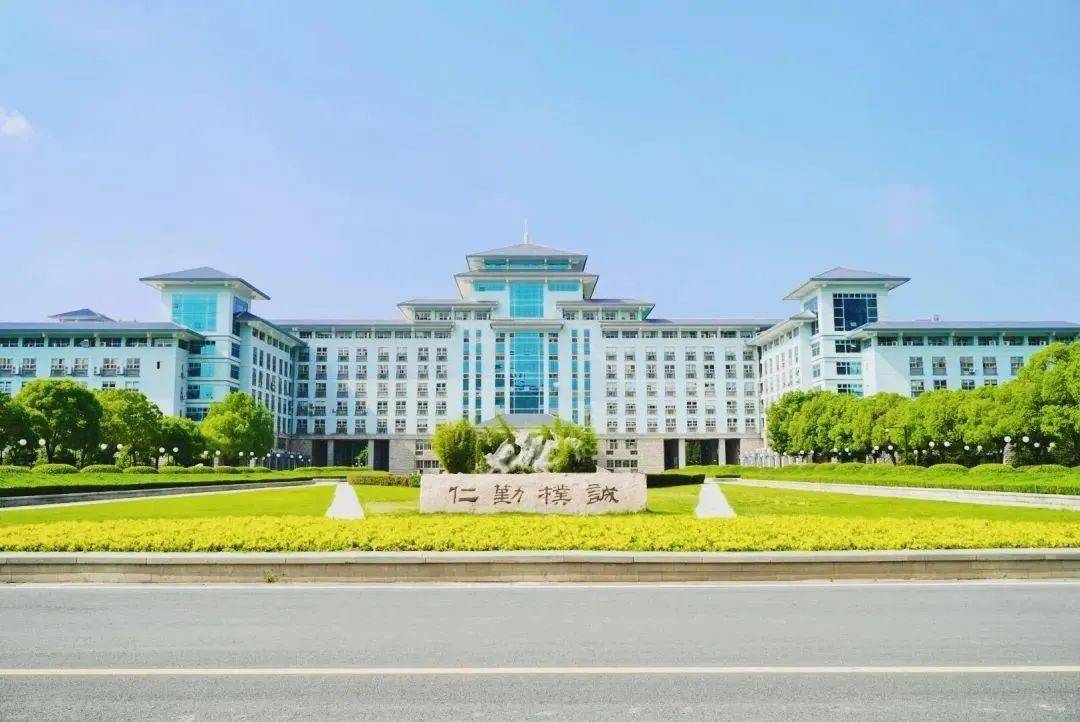 的幸福新学期希望各位做好自我防护工作祝大家返校快乐在南农扬帆起航