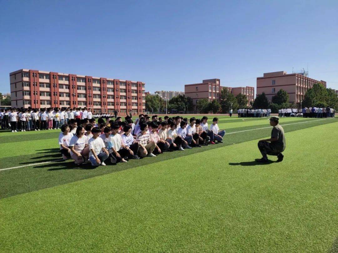 开学第一课赞皇中学召开2020级新生军训动员大会