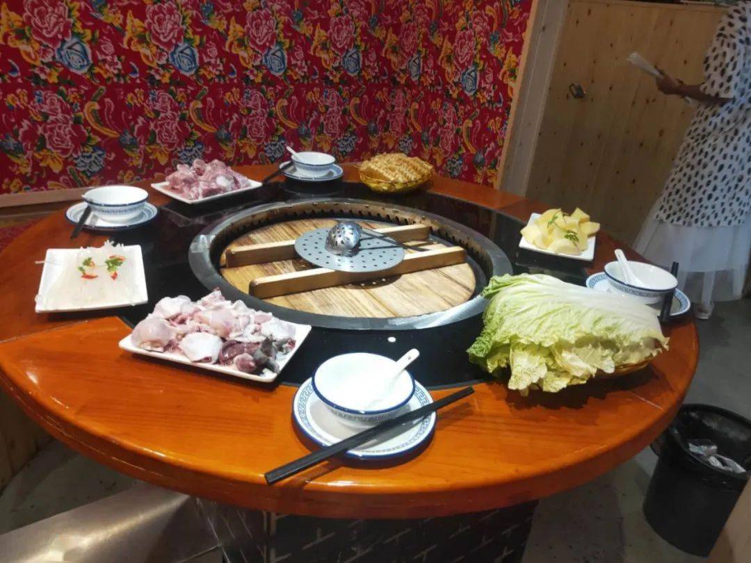 两店通用灵宝东北地锅城仅599元抢购原价134元的超值套餐