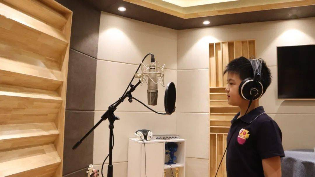 少年朗读者在好莱坞大片录音棚的初体验|童谣唱春天