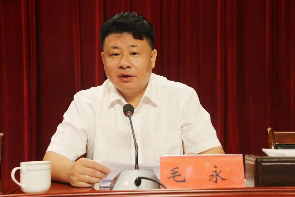 日上午,全县2020年秋季开学工作会在县政务中心101召开,县领导黄永英