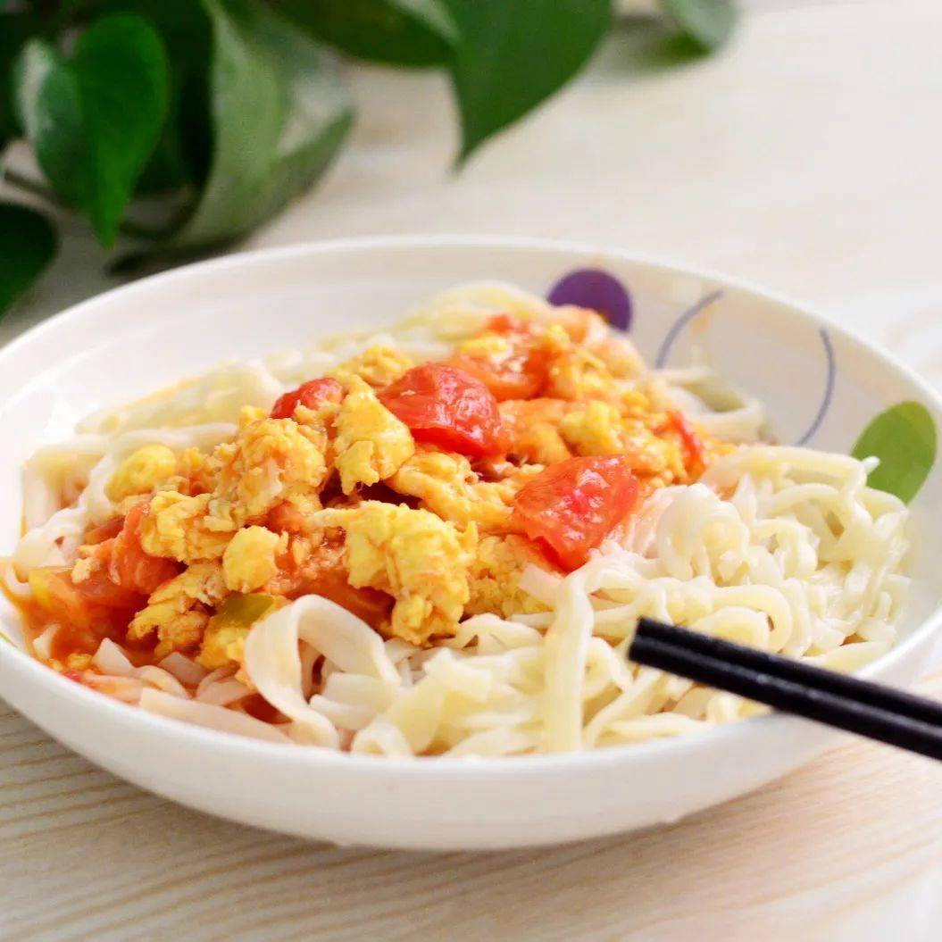 西红柿鸡蛋卤餐紫米饭 紫菜蛋花汤午腰果虾环 酱烧豆腐 菜花炒肉餐