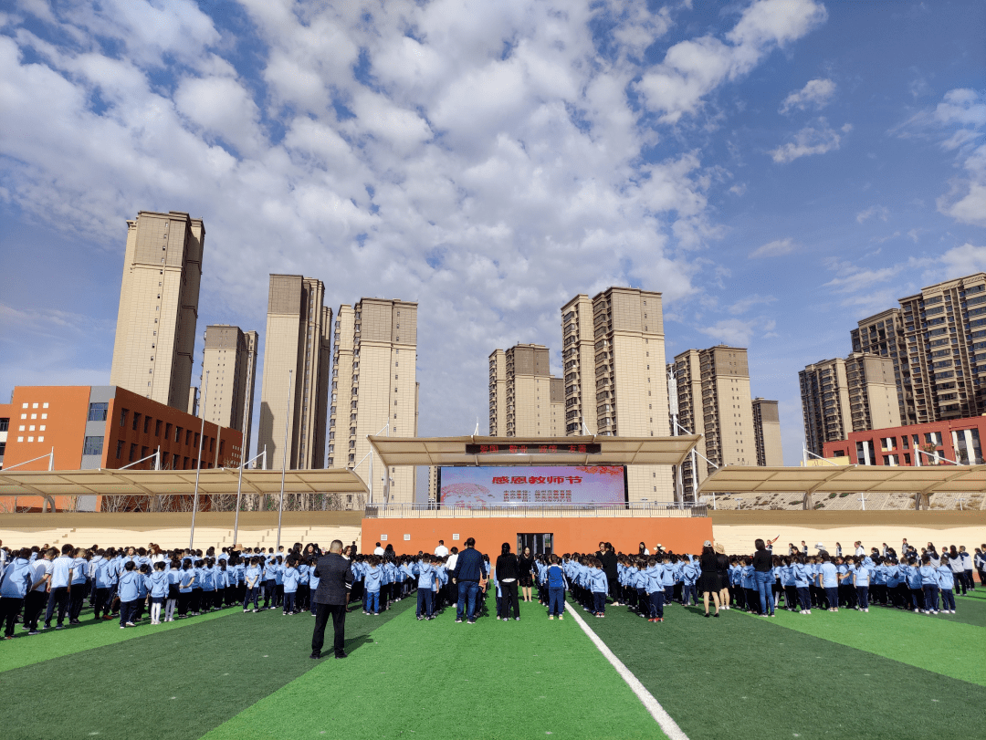 宣誓仪式一草一木尊师情一举一动感恩心华美实验学校教师宣誓仪式