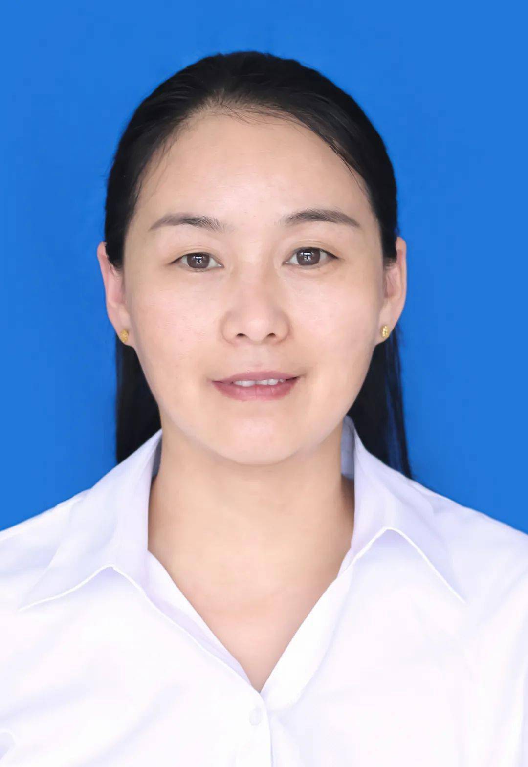 姓名:李艳单位:滑县半坡店镇南街小学荣誉:河南省名师,河南省优秀教师