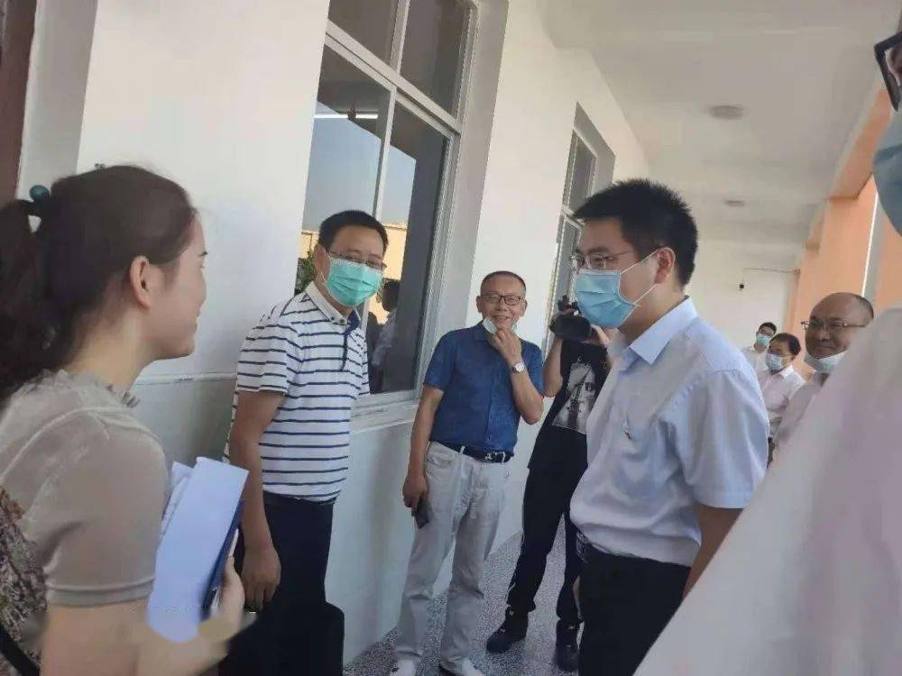 韩旭深入尺八镇各学校调研座谈