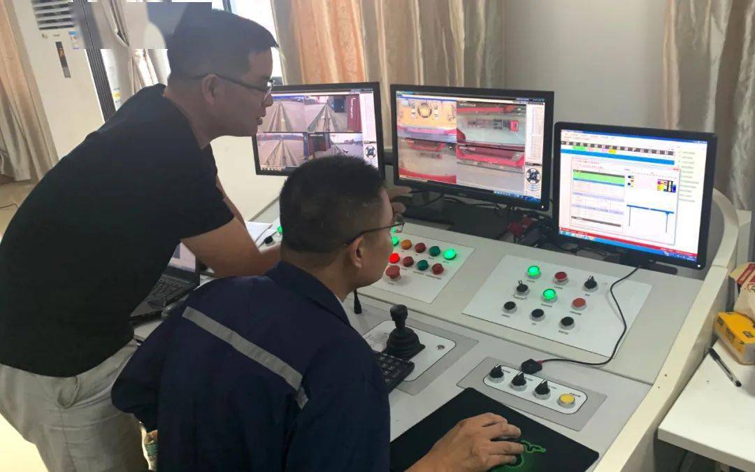 场桥智能化远程控制系统的应用,优化了场桥司机的操作环境,降低了场桥