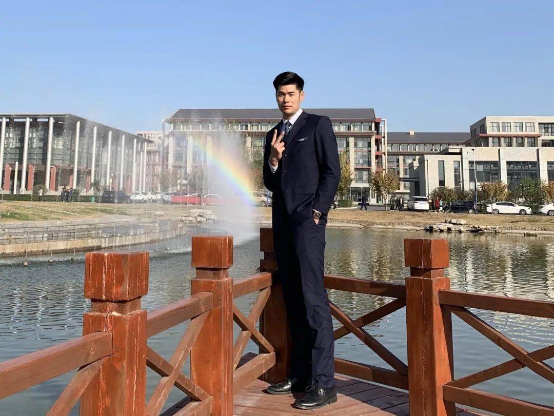 浙江长龙航空空少王鹏钦既然决定要旅行就别怕风雨兼程