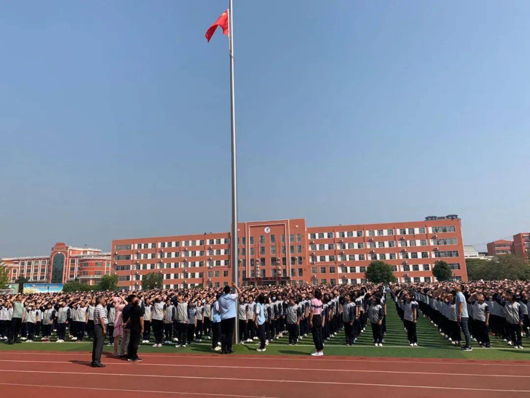 升旗仪式照片学生图片