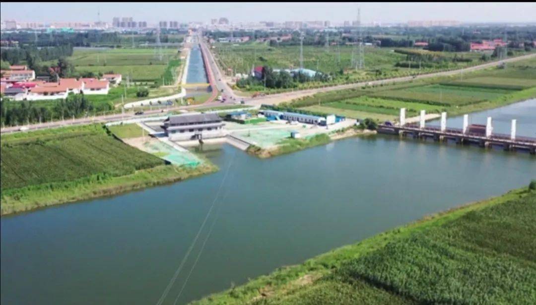 马颊河乐陵段堤顶路工程通车清水润城项目通水启用