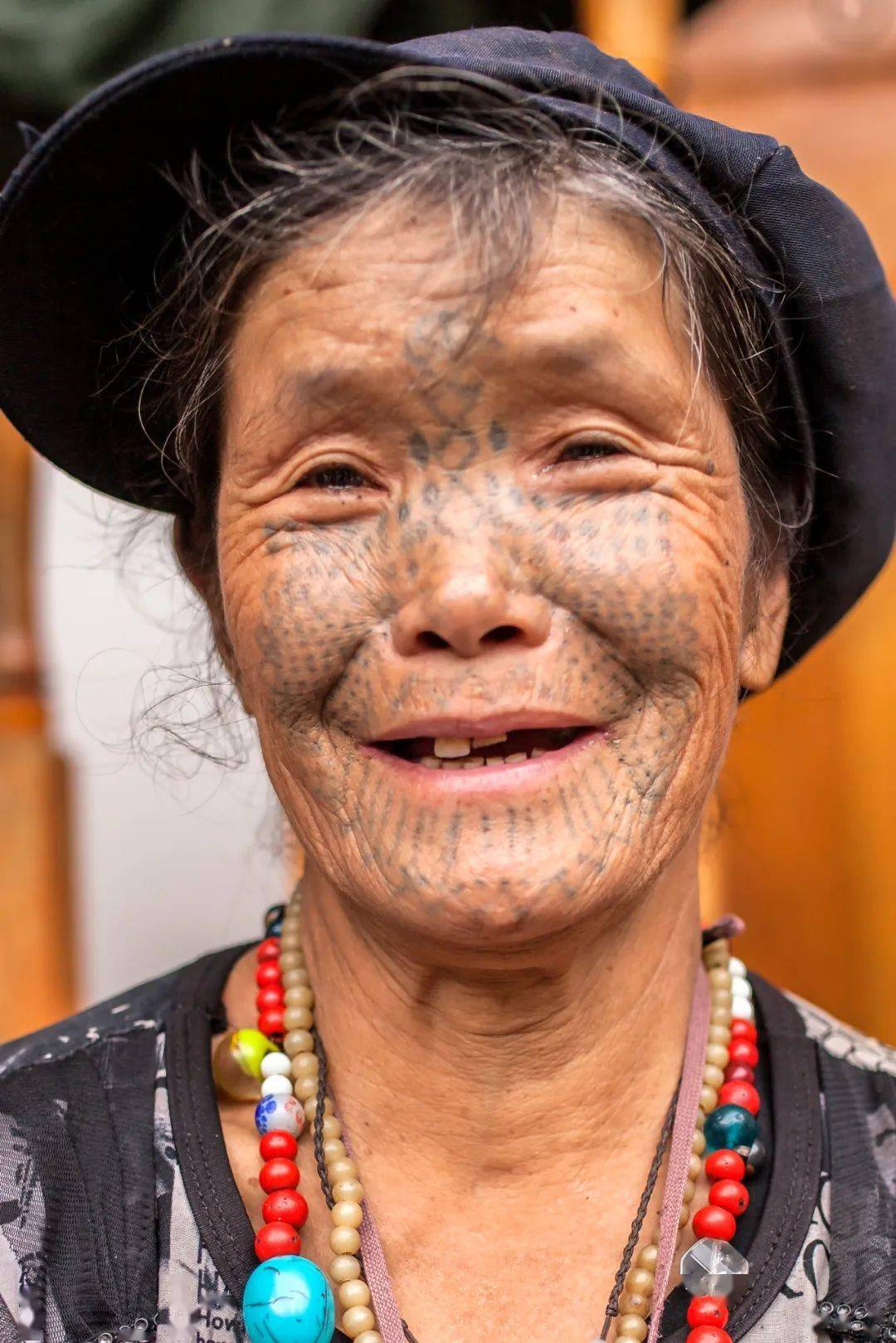 王伶春:特殊的文化遗产独龙族文面女