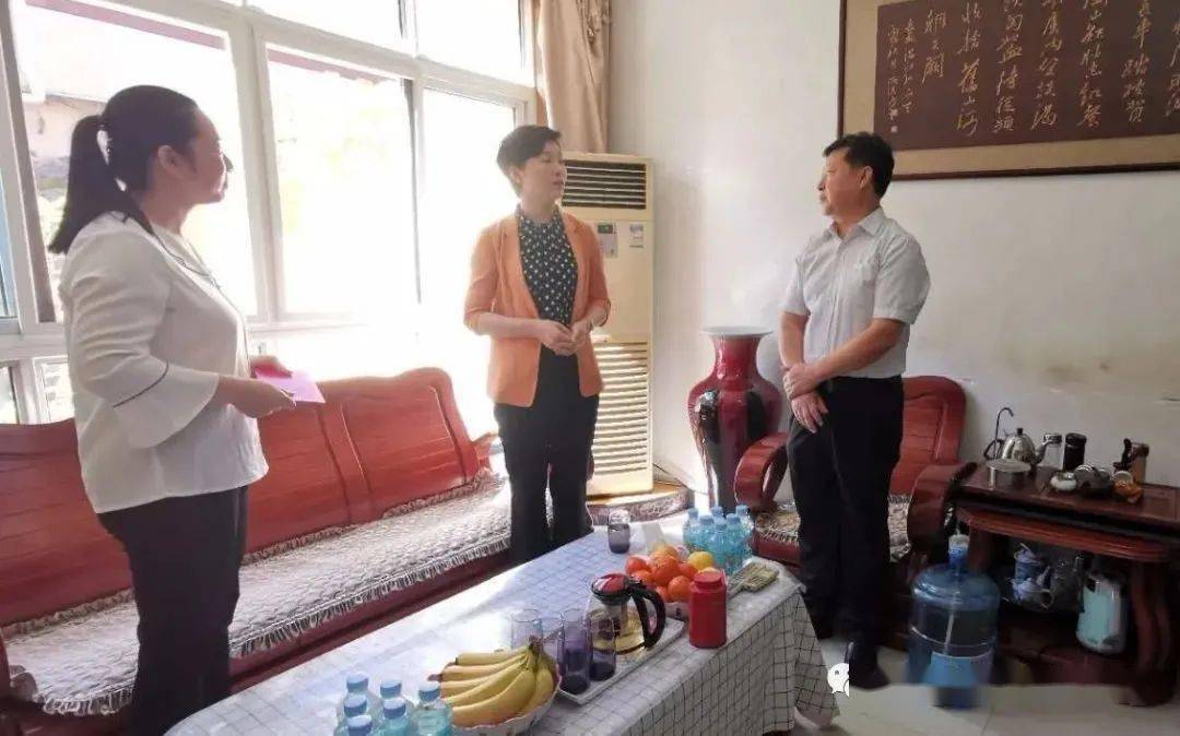 县领导孙丽娜同志慰问我县优秀教师代表调研学校教育教学工作