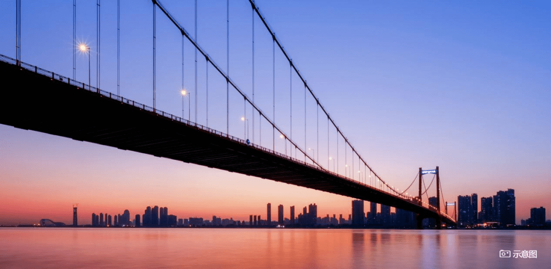 一座香海大桥,让珠海东西快速瞬连;一座洪鹤大桥(在建),与港澳距离更