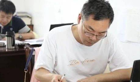 闪亮的老师徐俊十年志愿辅教润物细无声