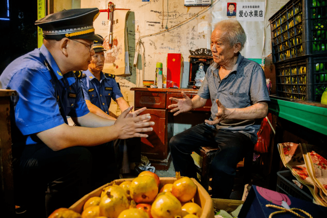 第一建闻|城管和小贩的故事搬上银幕 102分钟真实镜头让观众哭了_手机