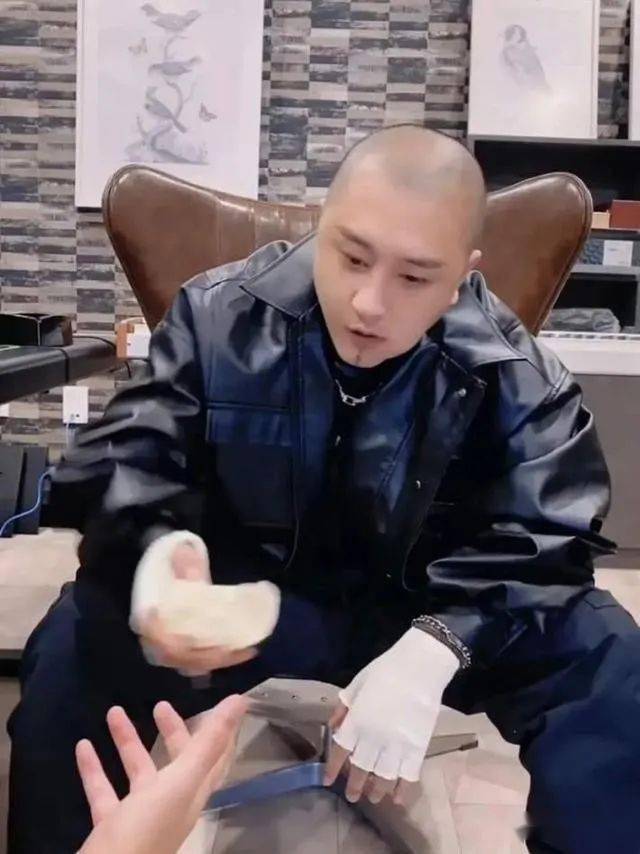 钓鱼甩竿甩到高压线上,年仅22岁抢救无效死亡!_五道口