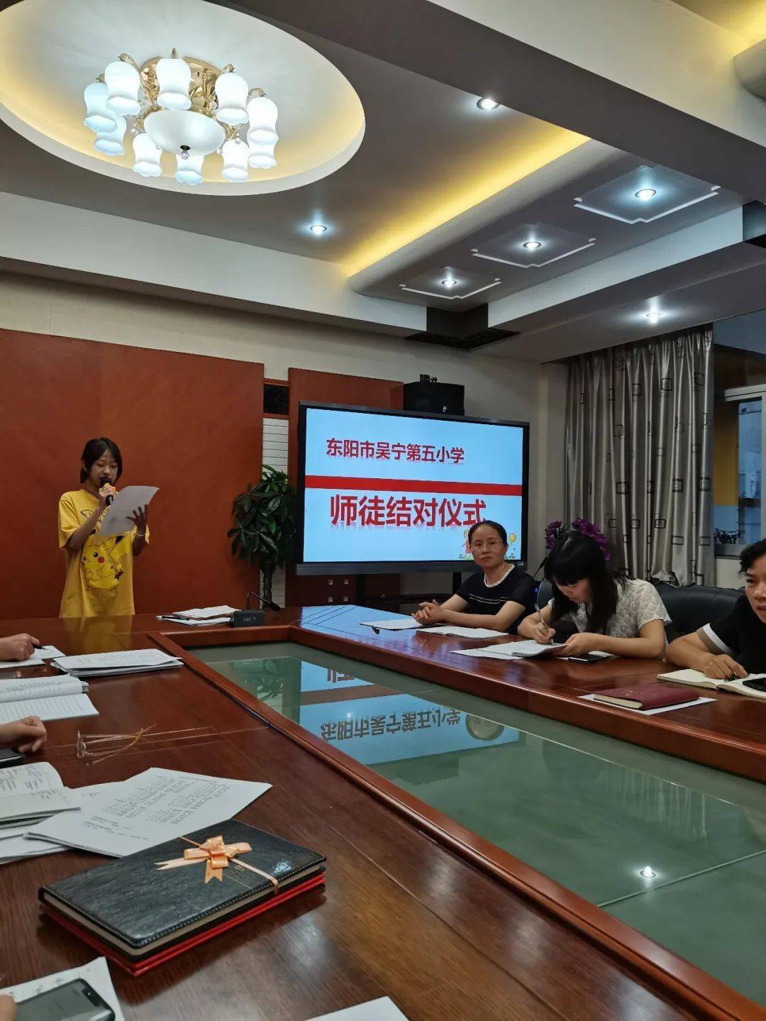 吴宁五校葵花朵朵暖师心浓情感恩教师节