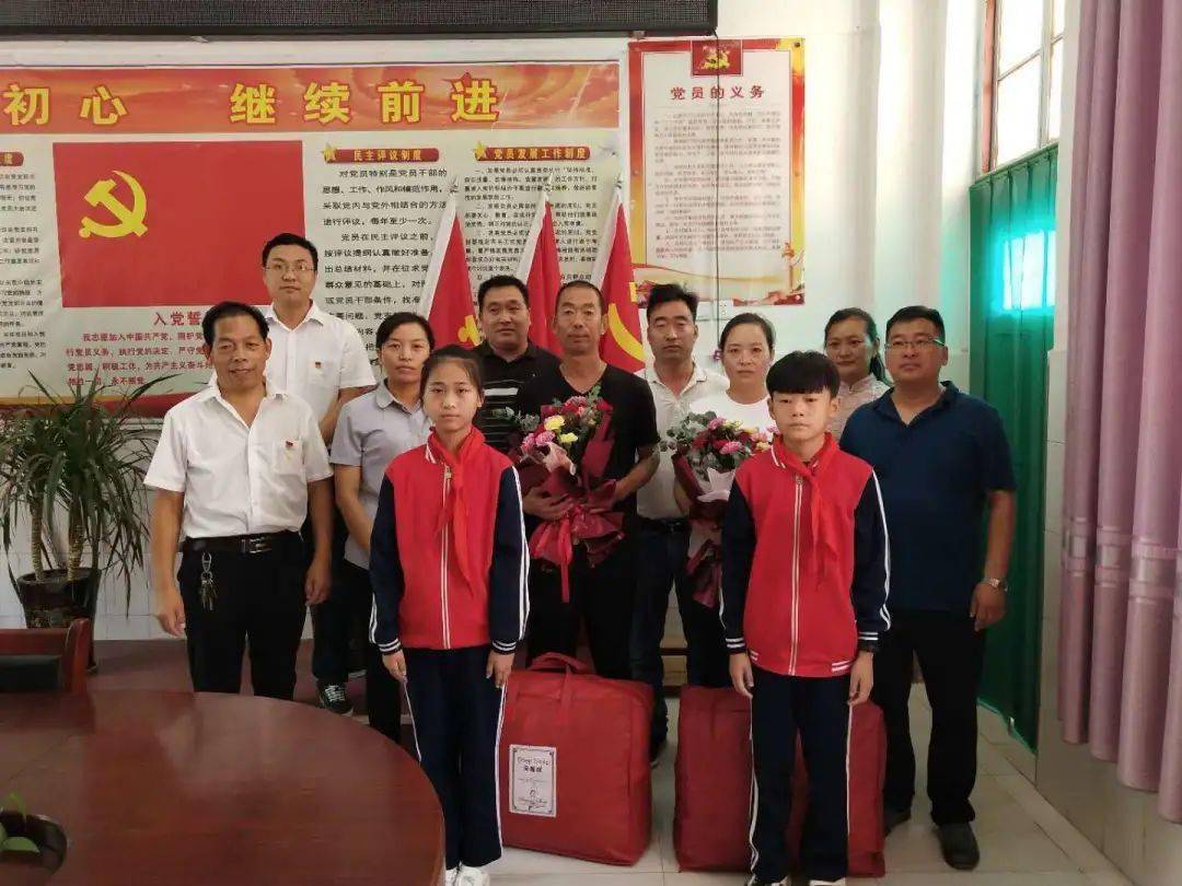 太平镇太平镇召开教师表彰大会,镇党委书记宋文超,副书记刘婧,镇团委