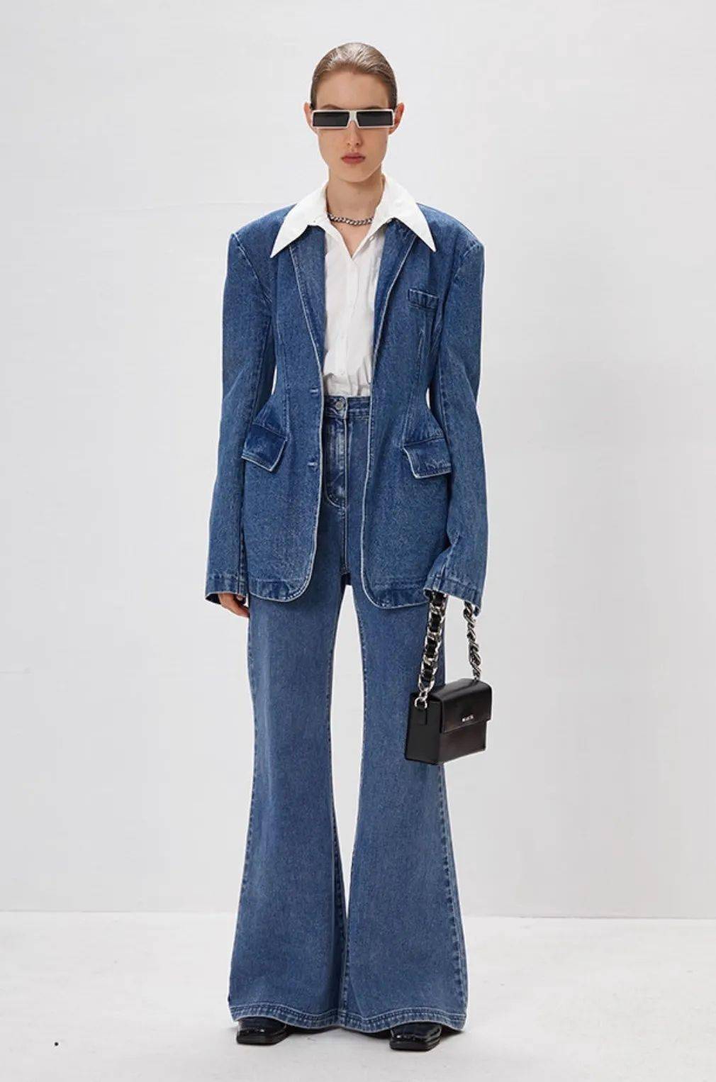 对牛仔的偏爱我们可以频繁看到牛仔装的出境纵观时下热门的综艺节目