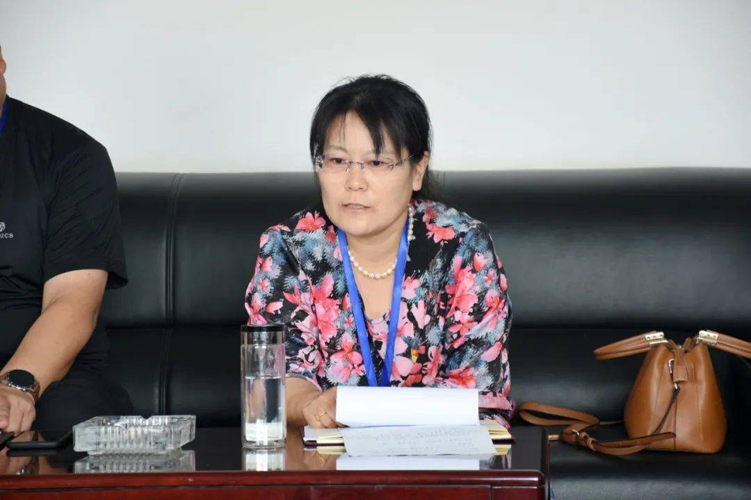 沙河市第二中学党总支召开理论学习中心组学习会议