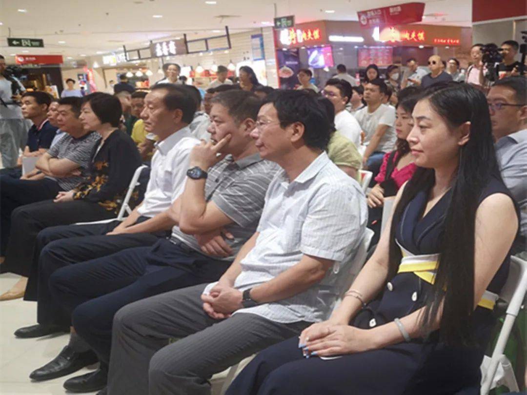 桐梓县副县长杜仲致辞