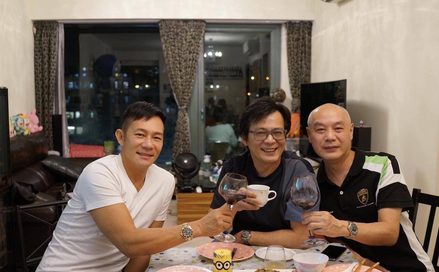 张兆辉为大哥黄日华庆生日,华哥面露笑容网友放心,意外捕获三哥