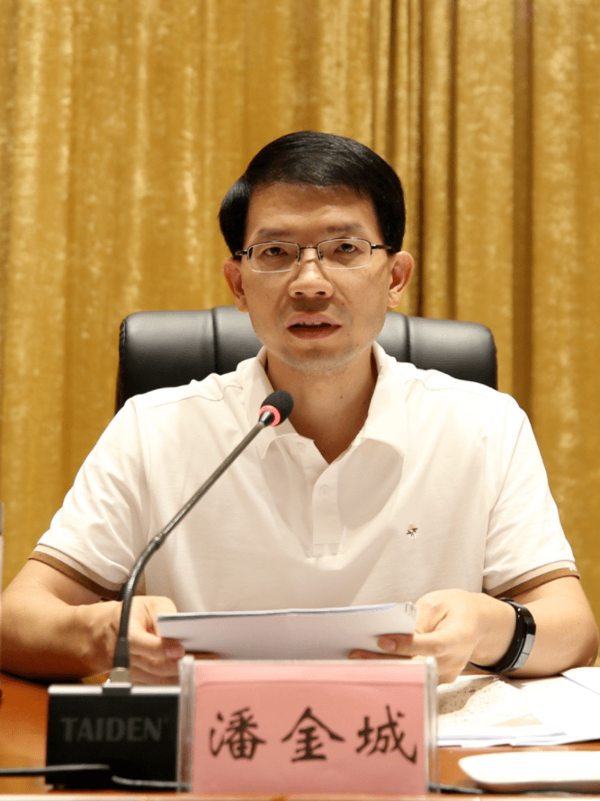 崇义县第三十六个教师节庆祝表彰大会隆重召开