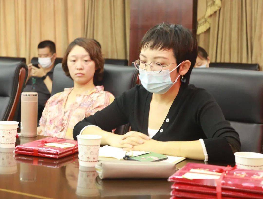 余项树发言▲易春喜发言▲陈长妍发言▲李林发言▲陈香莲发言▲祁