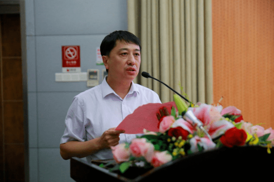 宋辉副校长宣读教学类师徒结对名单为了进一步加快年轻教师成长的步伐