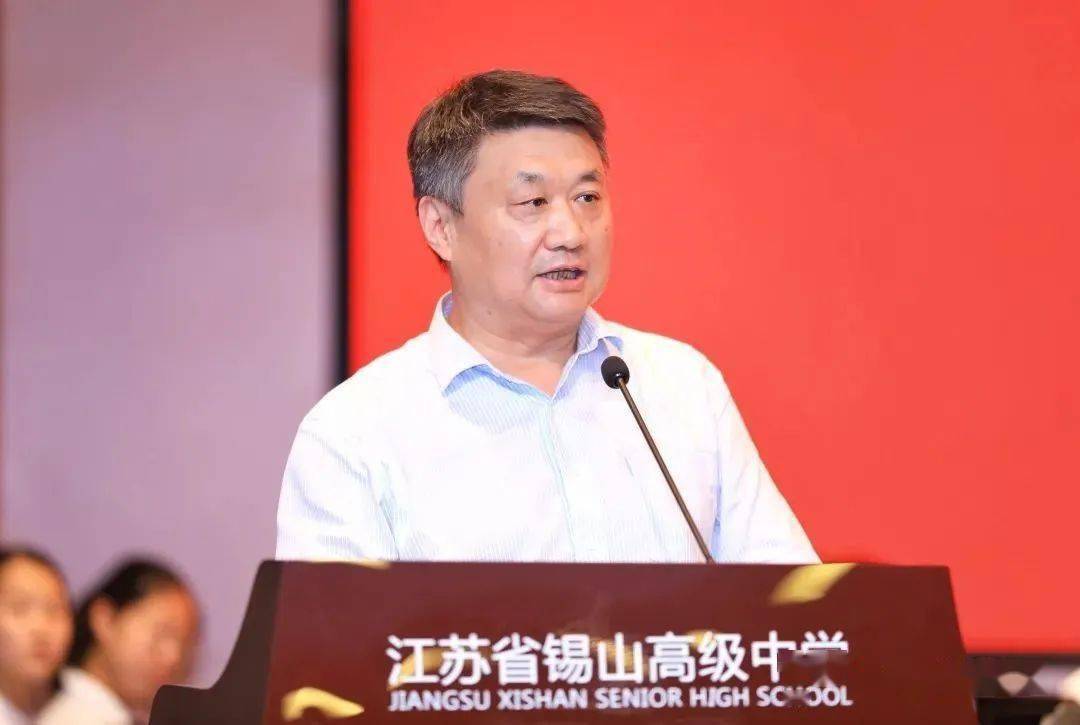 发表了即兴演说有感而发江苏省锡山高级中学校长唐江澎庆祝第三十六个