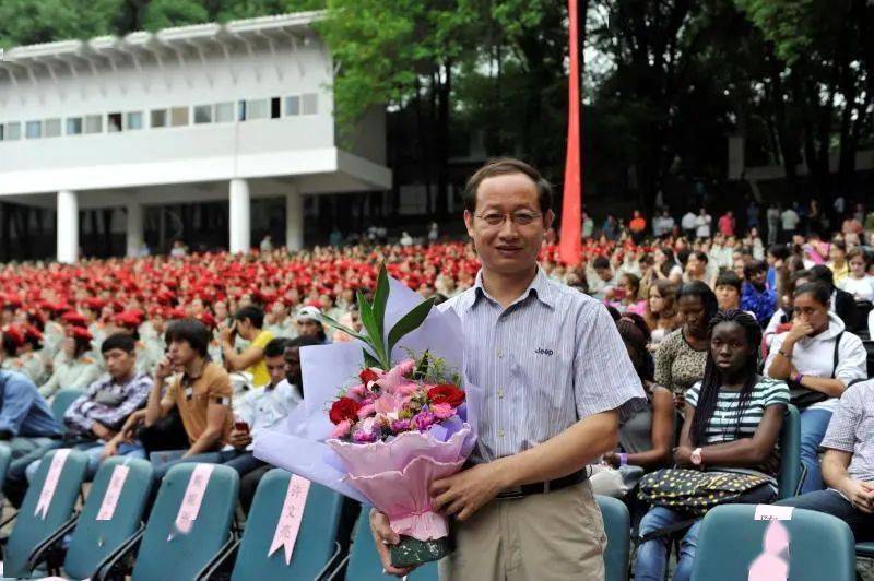 三育人标兵刘守印深耕教坛三十载春风化雨育桃李