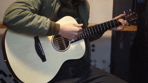 众筹超过 300w ,新手 30 分钟上手,1 天学会弹吉他