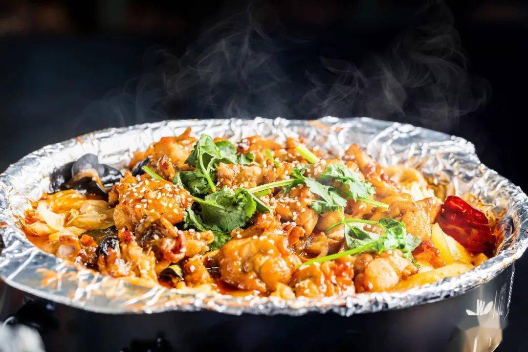 田鸡经过炭烤之后外酥里嫩,也正是很多人对它爱不释口的理由~田鸡肉的